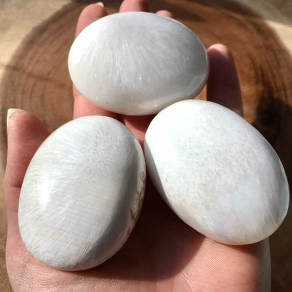 Scolecite Palm Stone