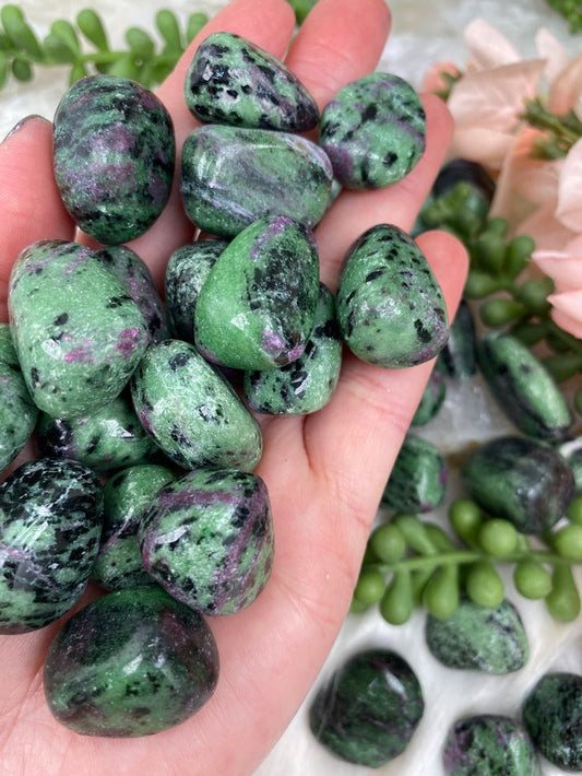 Ruby Zoisite Black spotted neom.soul